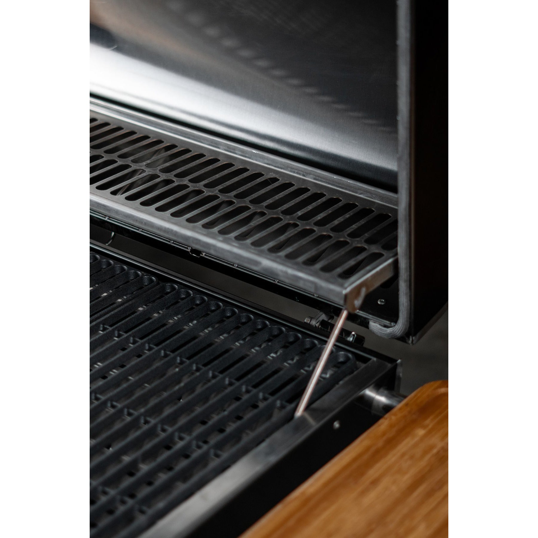 Black Earth Freestanding Hybrid Grill