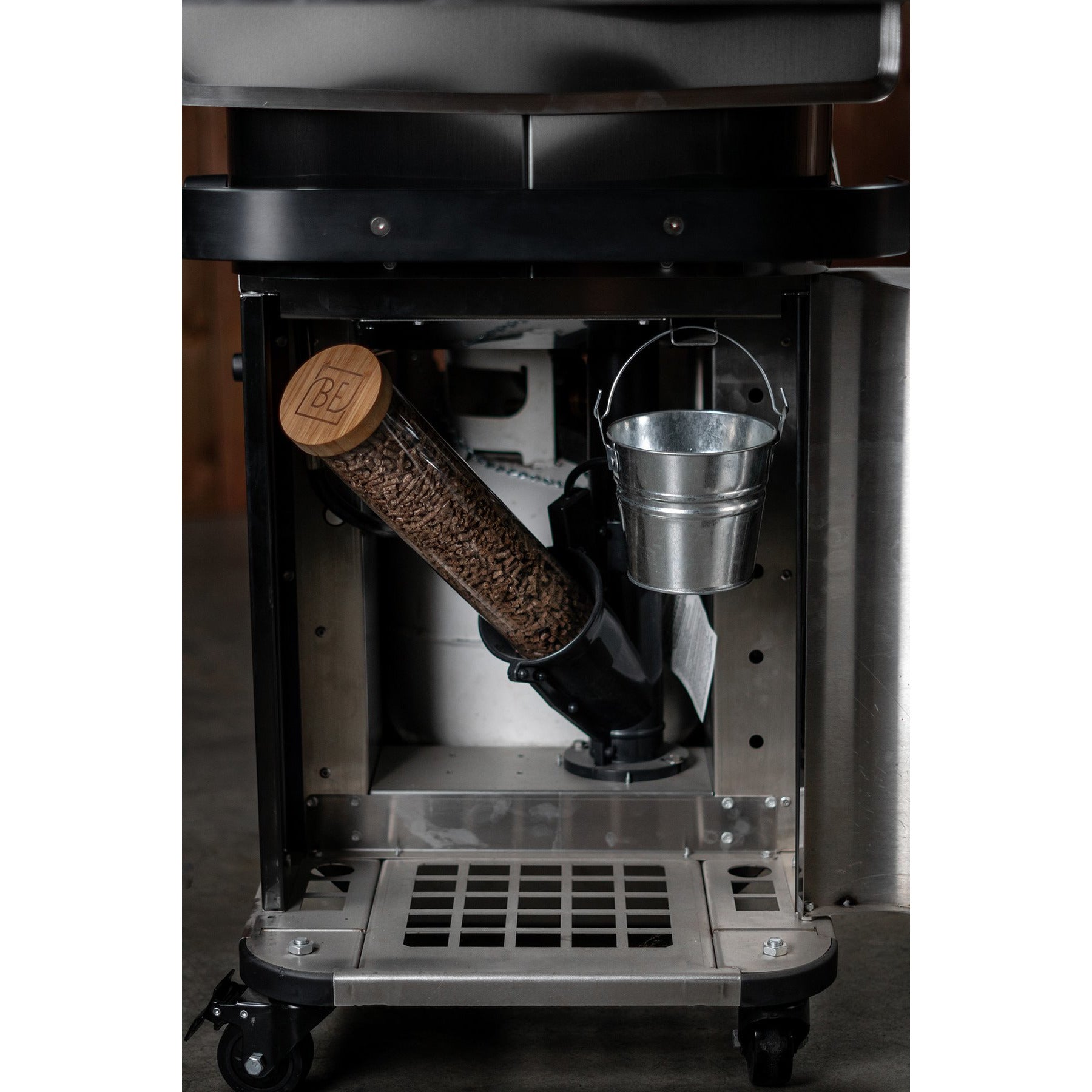 Black Earth Freestanding Hybrid Grill